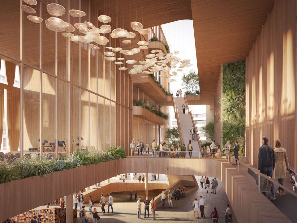 Visualisierung eines großzügigen Foyers mit hohen Glasflächen, hölzernen Wand- und Deckenverkleidungen, galerienartigen Ebenen und begrünten Wandbereichen, die die offene Innenraumarchitektur des Opernhauses zeigen.