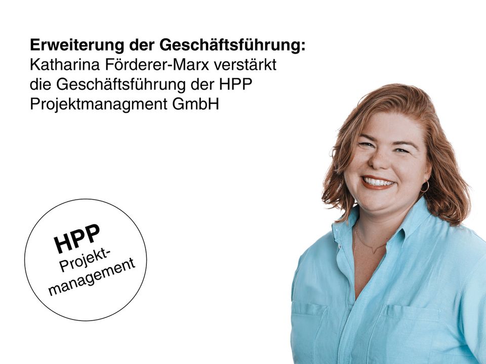 Grafische Ankündigung zur Erweiterung der Geschäftsführung der HPP Projektmanagement GmbH mit Textbaustein und Porträt einer Person vor weißem Hintergrund sowie HPP‑Projektmanagement‑Signet.