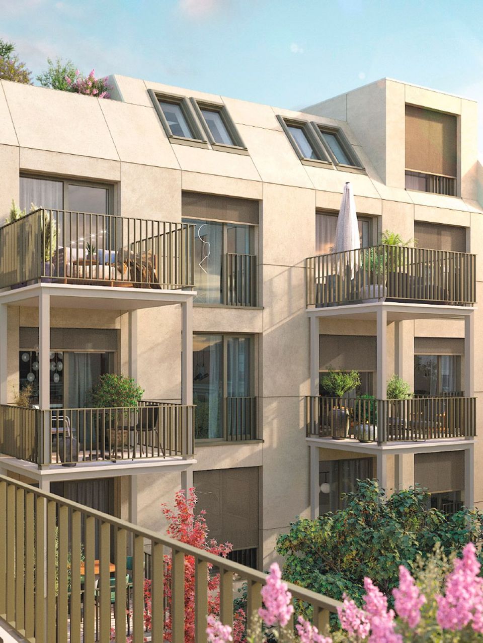 Visualisierung einer modernen Wohnhausfassade mit vertikal gegliederten Balkonen, großen Fensteröffnungen und begrünter Innenhofsituation, die die hochwertige Gestaltung des urbanen Wohnungsbaus zeigt.