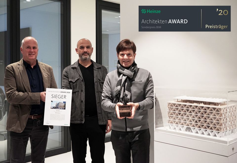 Online Preisverleihung des BIM Awards mit den Gewinnern. v.l.n.r.: Carsten Boell (Geschäftsführer INTERBODEN Innovative Gewerbewelten), Antonino Vultaggio (Partner HPP Architekten), Gerhard G. Feldmeyer (Geschäftsführender Gesellschafter HPP Architekten)