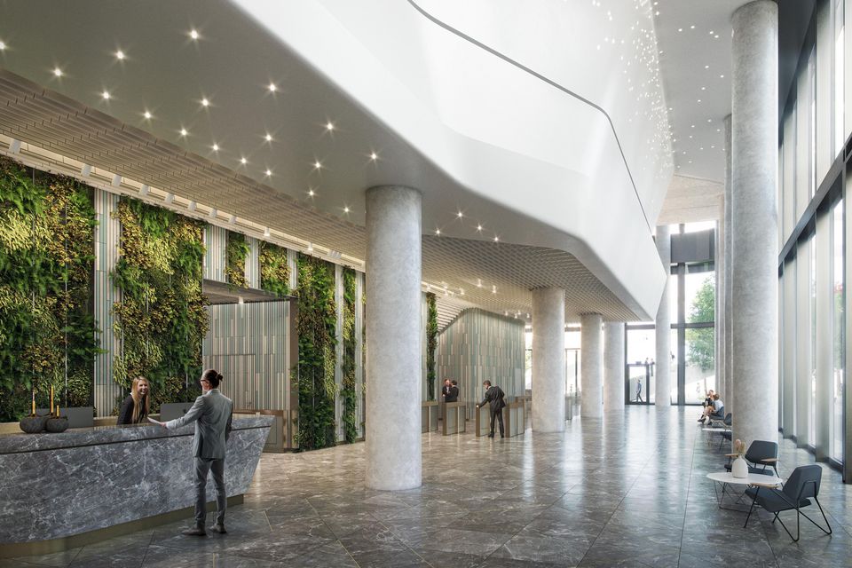 Innenvisualisierung einer großzügigen Lobby mit skulpturaler Deckenstruktur, vertikalen Lichtlinien, Sitzbereichen und raumhohen Fassadenverglasungen.