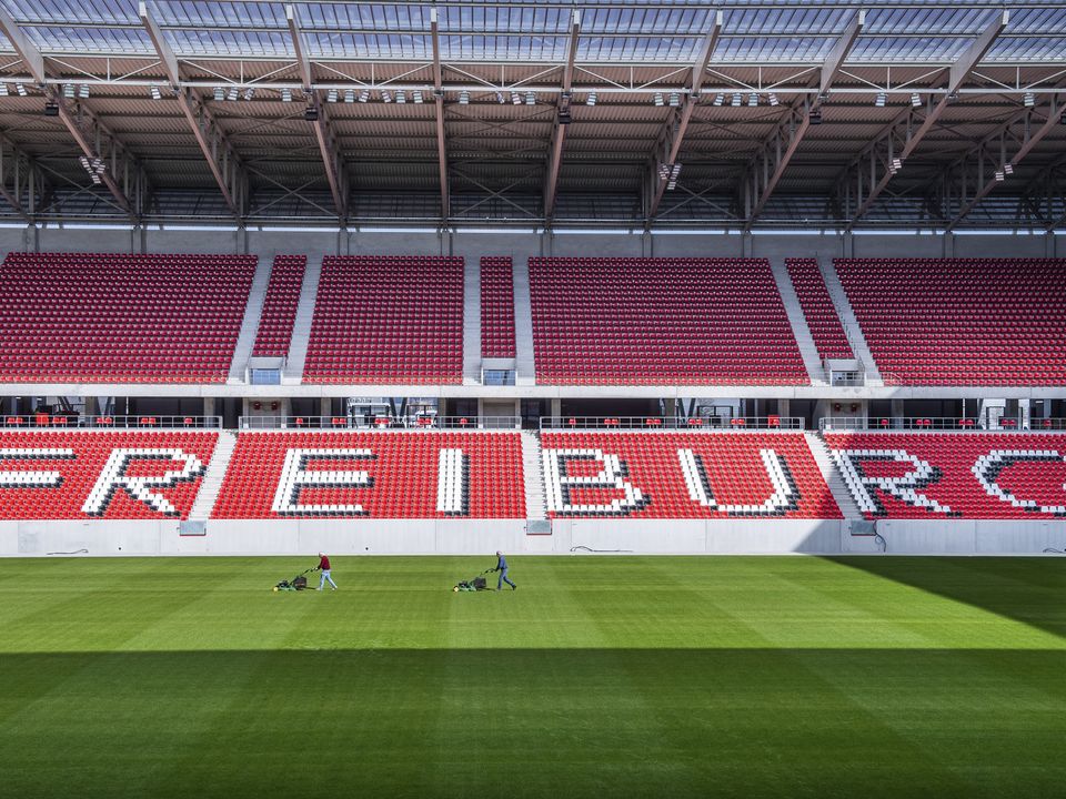 Innenfoto Europa-Park Stadion in Freiburg - Mit der Fertigstellung der Architektur wurde die Basis gelegt für emotionale Fußballfeste im neuen Stadion.