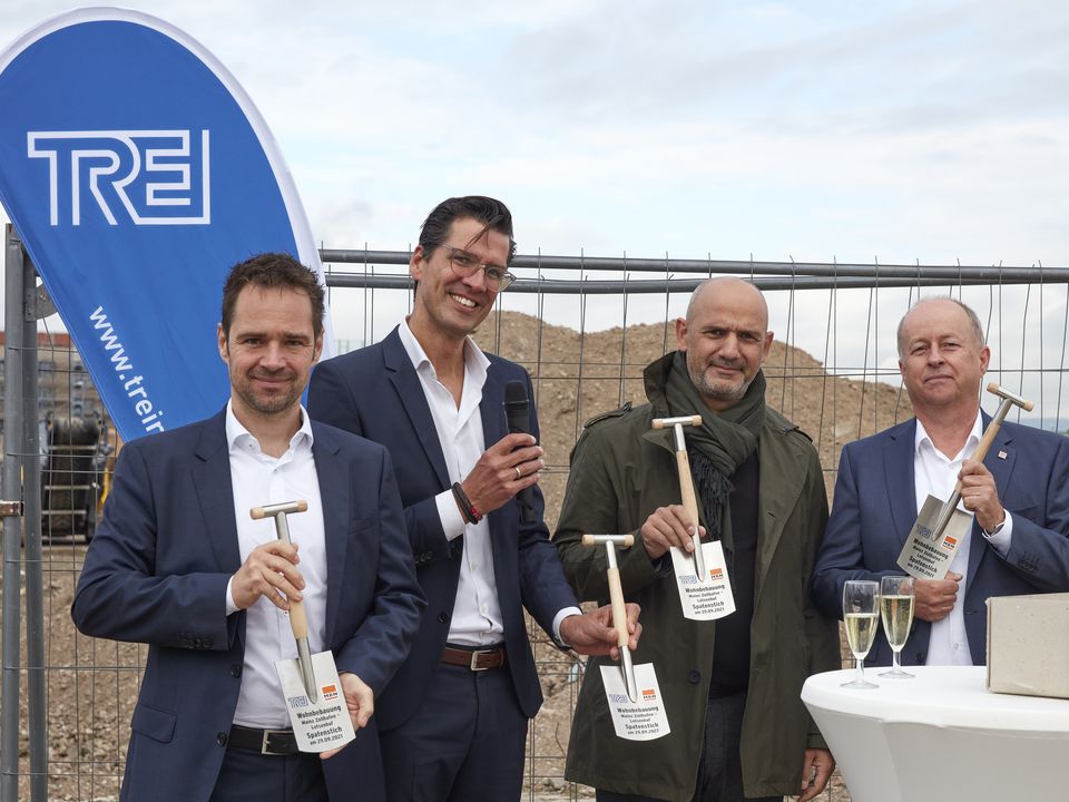 HPP Senior Partner Antonino Vultaggio beim Spatenstich im Mainzer Zollhafen gemeinsam mit Vertretern des Projektentwicklers Trei Real Estate (Trei) und dem Bauunternehmen MBN GmbH - Foto: Trei Real Estate GmbH