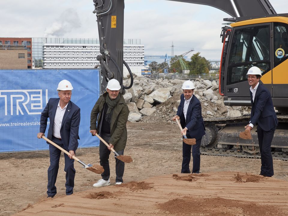 HPP Senior Partner Antonino Vultaggio beim Spatenstich im Mainzer Zollhafen gemeinsam mit Vertretern des Projektentwicklers Trei Real Estate (Trei) und dem Bauunternehmen MBN GmbH - Foto: Trei Real Estate GmbH