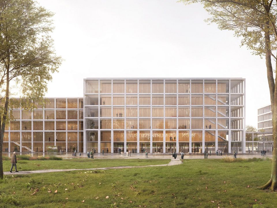 Visualisierung der präzise gerasterten Fassade des Justizzentrums mit großformatigen Glasflächen, begrüntem Vorplatz und klar definierter Eingangssituation im öffentlichen Stadtraum.