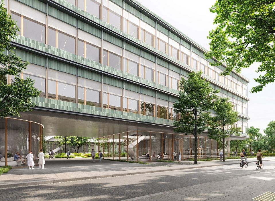 Außenvisualisierung eines Forschungsgebäudes mit horizontal gegliederter Fassade, durchlaufenden Fensterbändern und offenem Erdgeschoss mit begrüntem Außenraum.